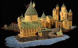 Хогвартс из 400 000 деталей LEGO